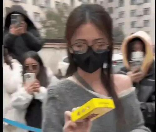 吃大瓜娱乐八卦图片搞笑,揭秘娱乐圈那些搞笑瞬间  第2张